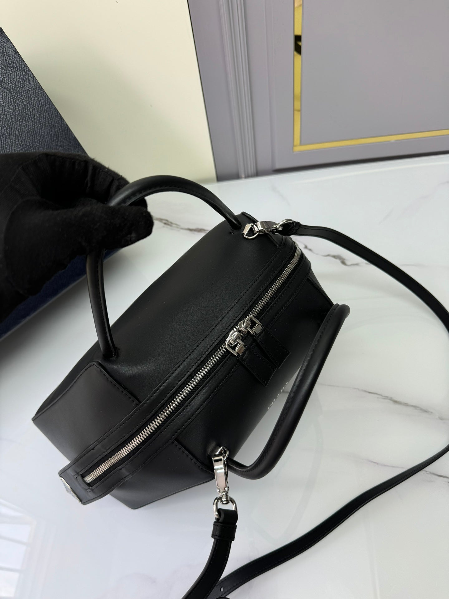 New  Exquisite PRADA Fashion Show Handheld Crossbody Bag