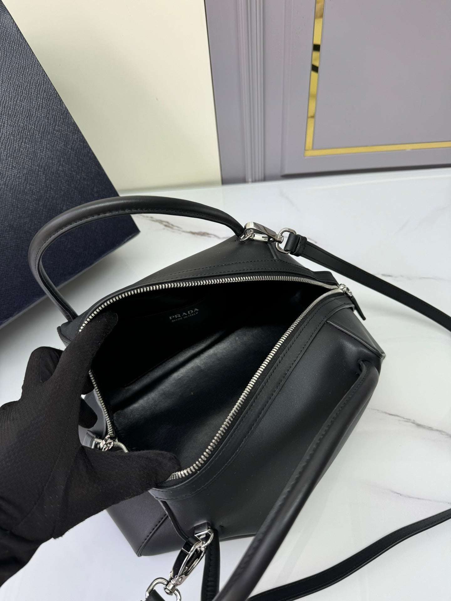 New  Exquisite PRADA Fashion Show Handheld Crossbody Bag