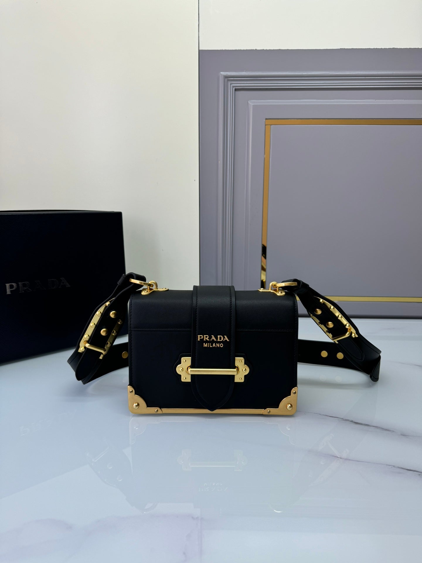 New Fashionable, PRADA Exquisite  Women's Handheld and Crossbody Bag