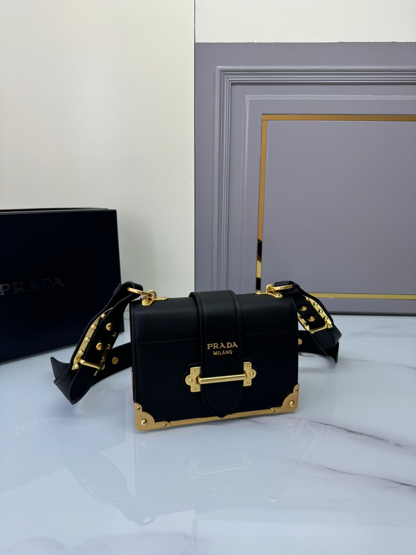 New Fashionable, PRADA Exquisite  Women's Handheld and Crossbody Bag
