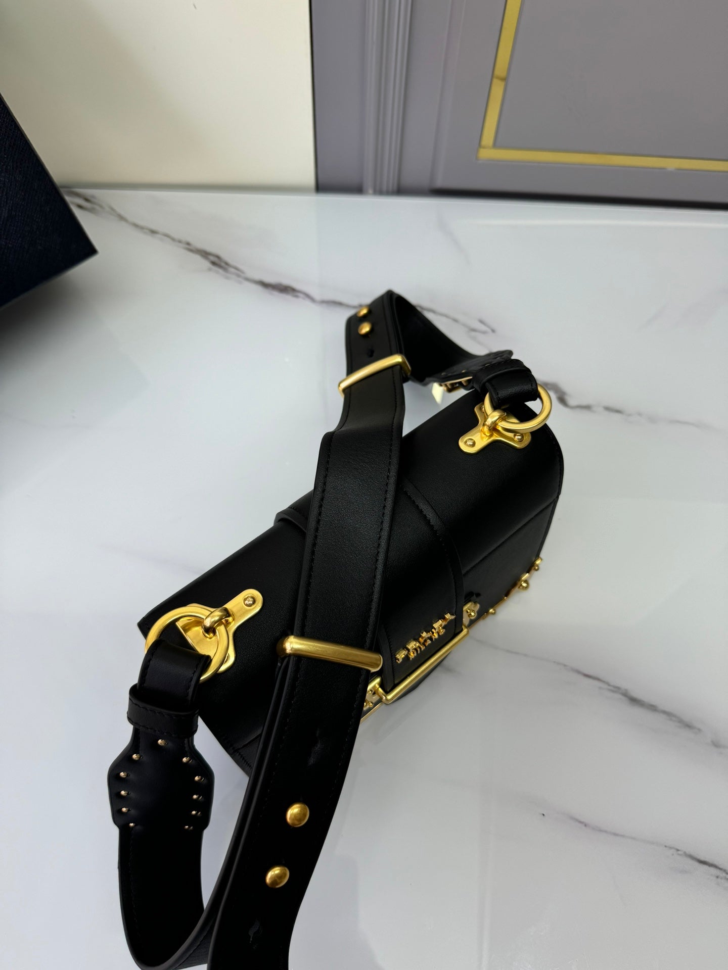 New Fashionable, PRADA Exquisite  Women's Handheld and Crossbody Bag