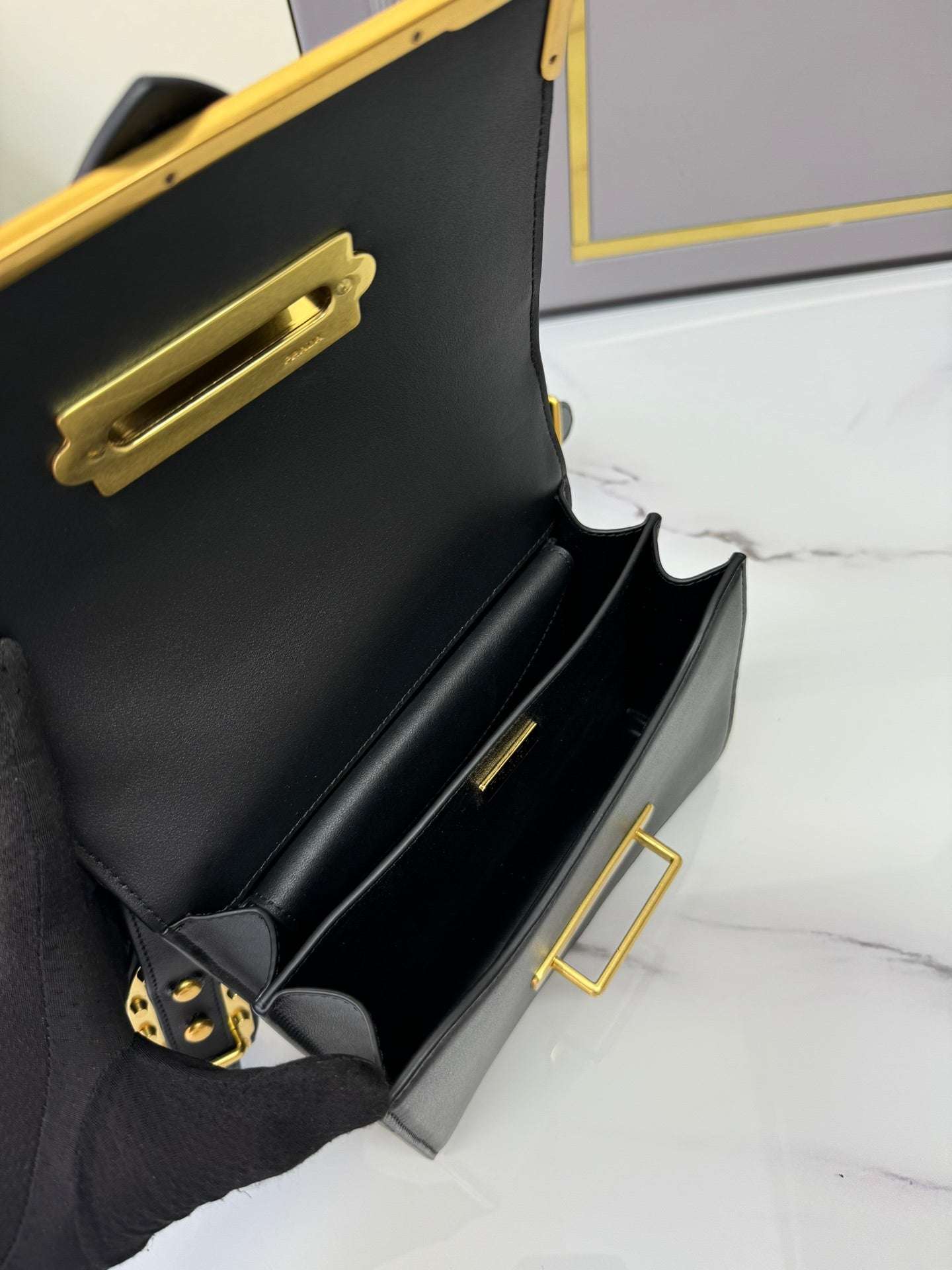 New Fashionable, PRADA Exquisite  Women's Handheld and Crossbody Bag