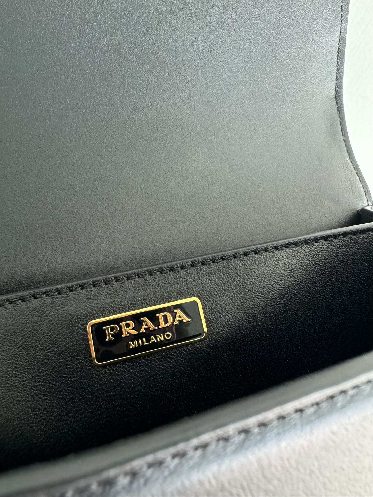 New Fashionable, PRADA Exquisite  Women's Handheld and Crossbody Bag