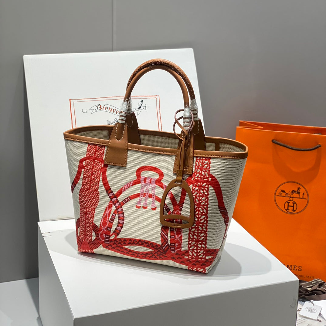 New luxury fashion Steeple tote handbag