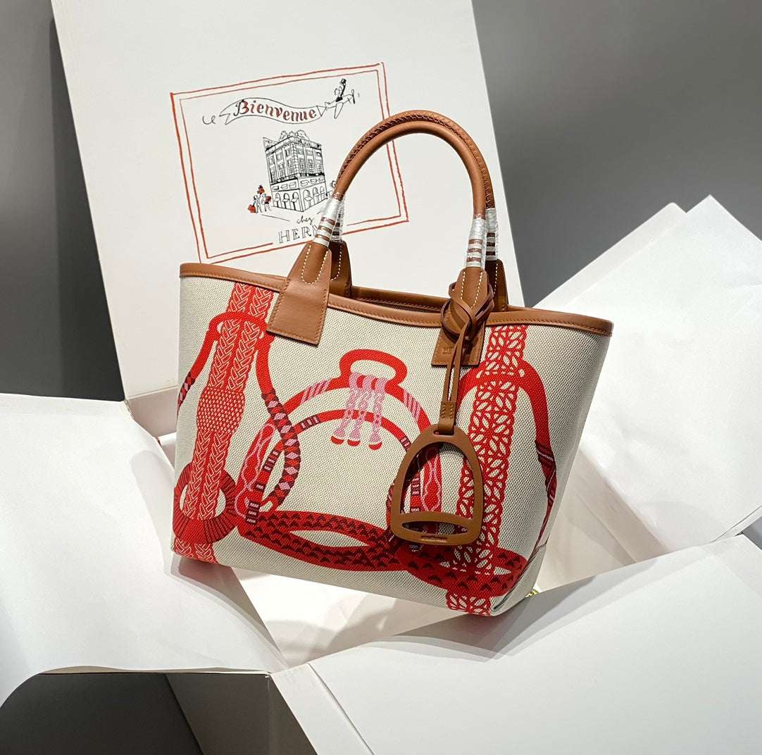 New luxury fashion Steeple tote handbag