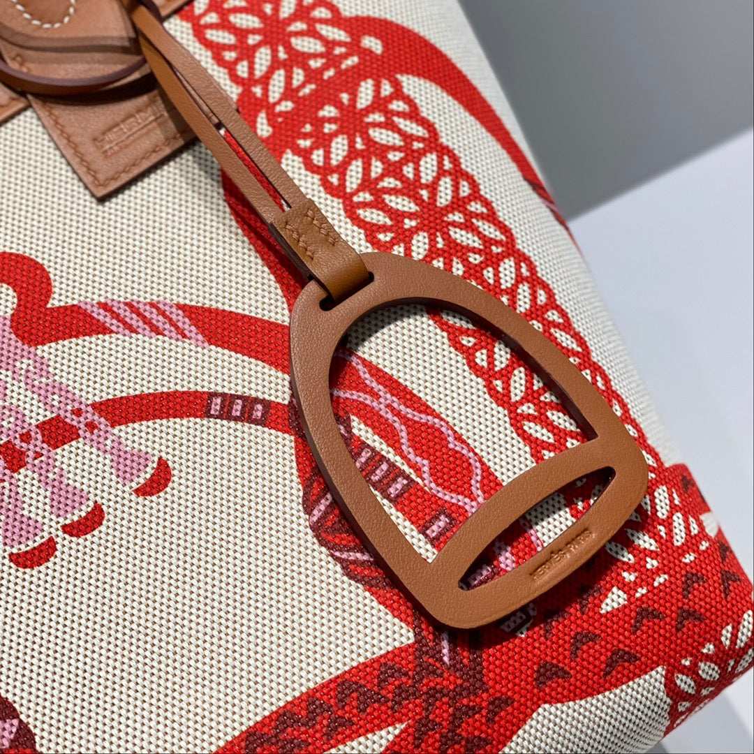 New luxury fashion Steeple tote handbag