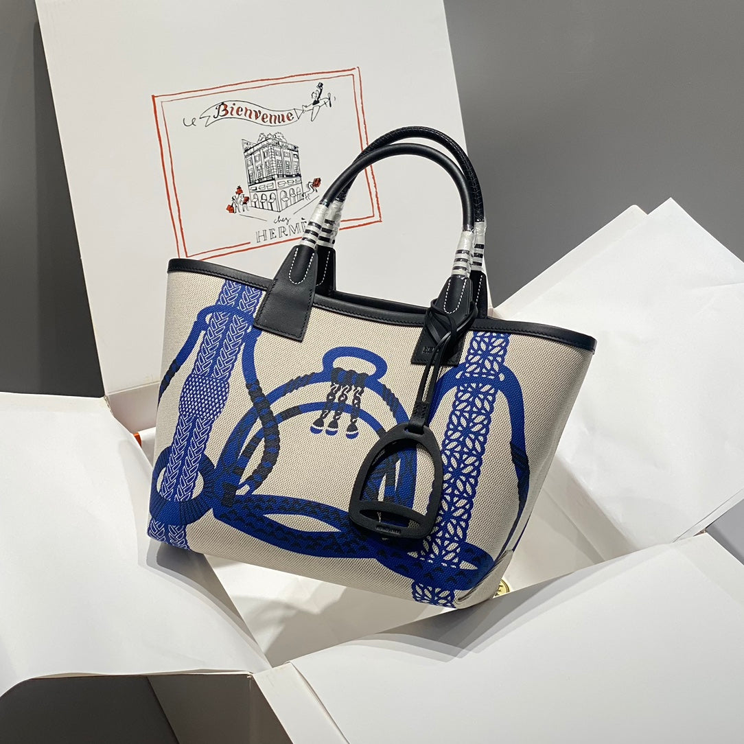 New luxury fashion Steeple tote handbag