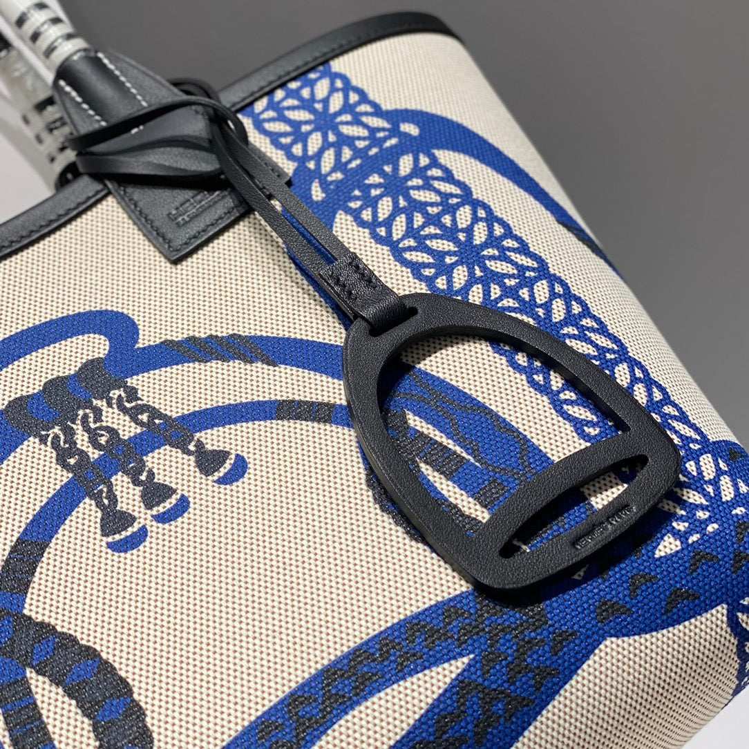 New luxury fashion Steeple tote handbag