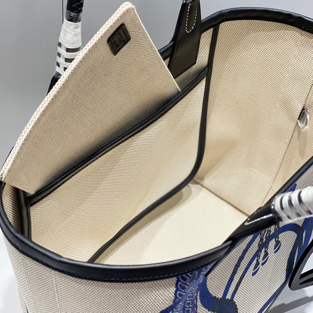 New luxury fashion Steeple tote handbag