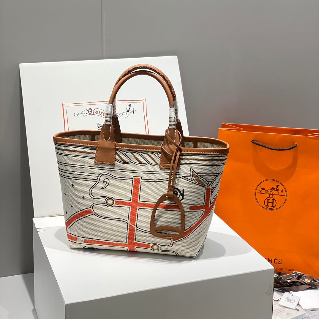 New luxury fashion Steeple tote handbag