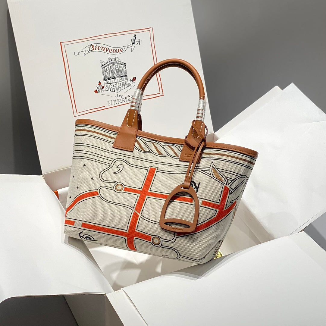 New luxury fashion Steeple tote handbag