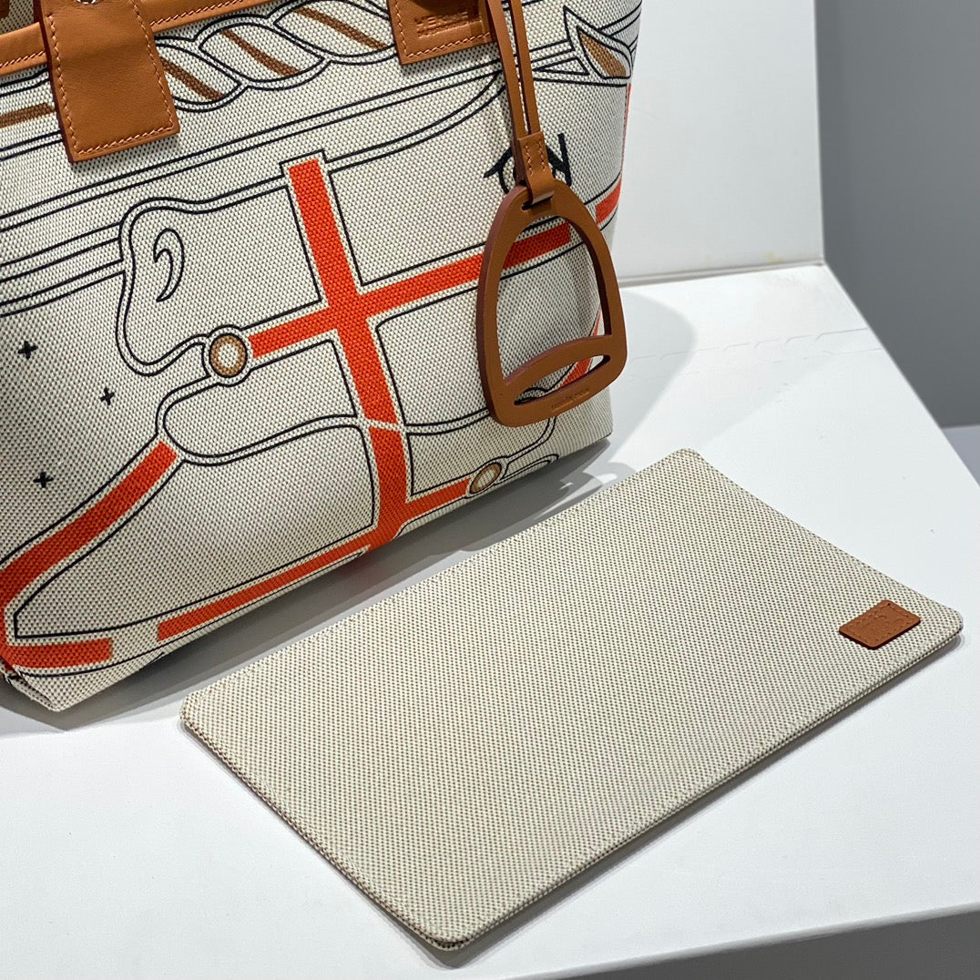 New luxury fashion Steeple tote handbag