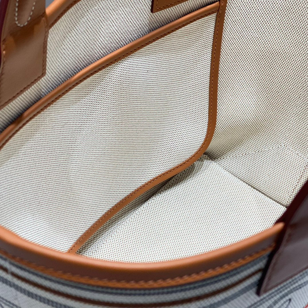New luxury fashion Steeple tote handbag