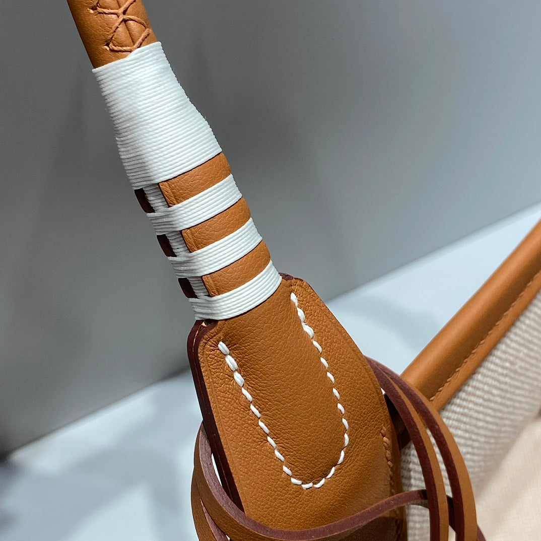 New luxury fashion Steeple tote handbag