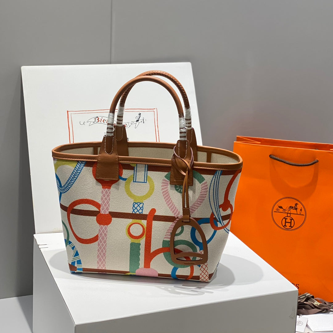 New luxury fashion Steeple tote handbag