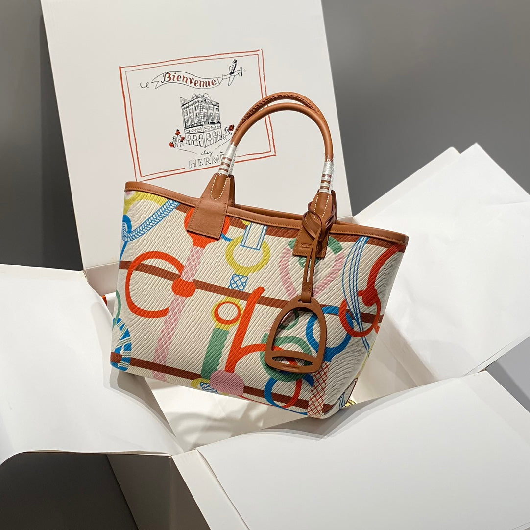 New luxury fashion Steeple tote handbag