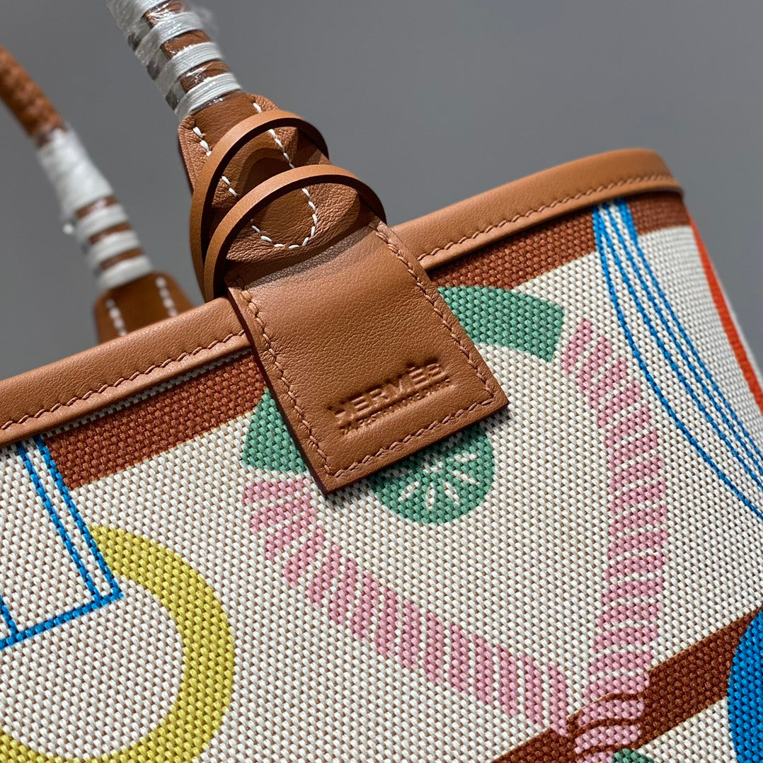 New luxury fashion Steeple tote handbag