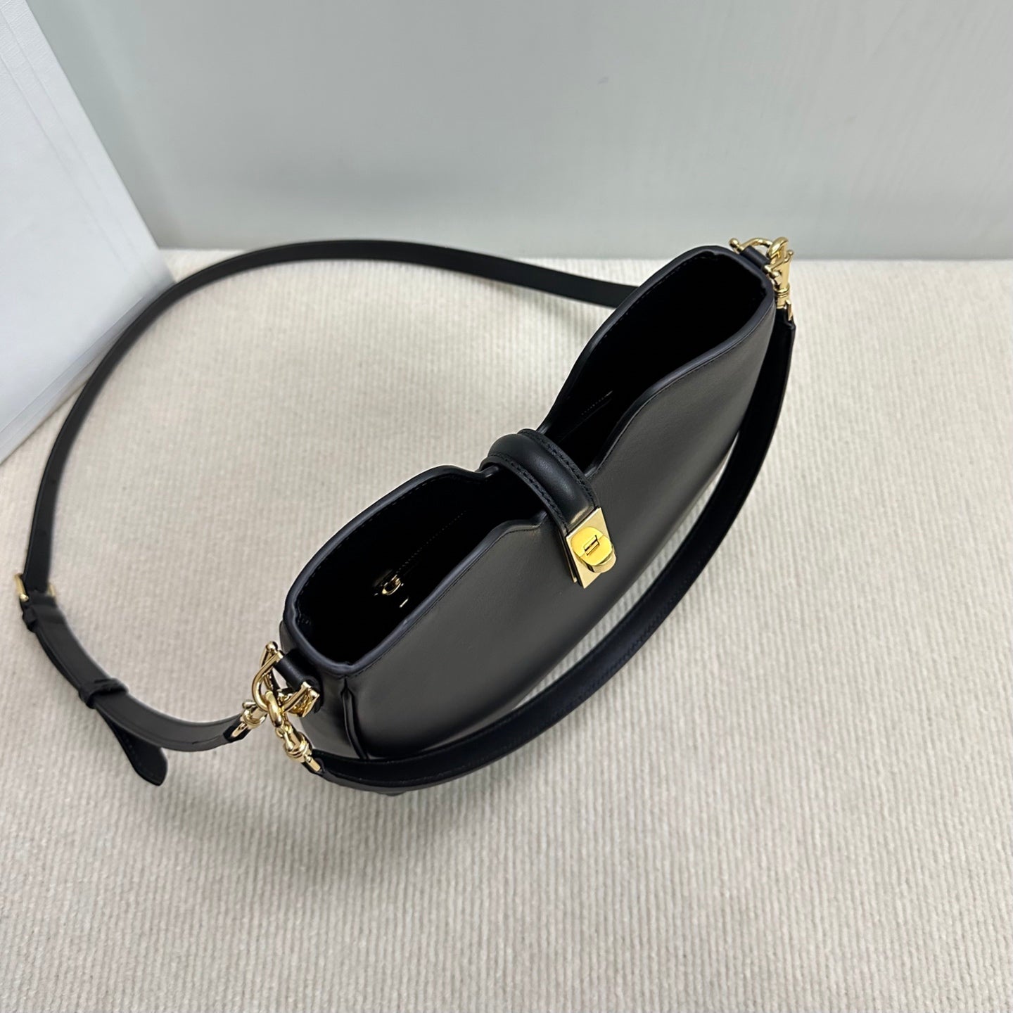 New Fashion Trend Camille 16 Soft Handheld Shoulder Bag