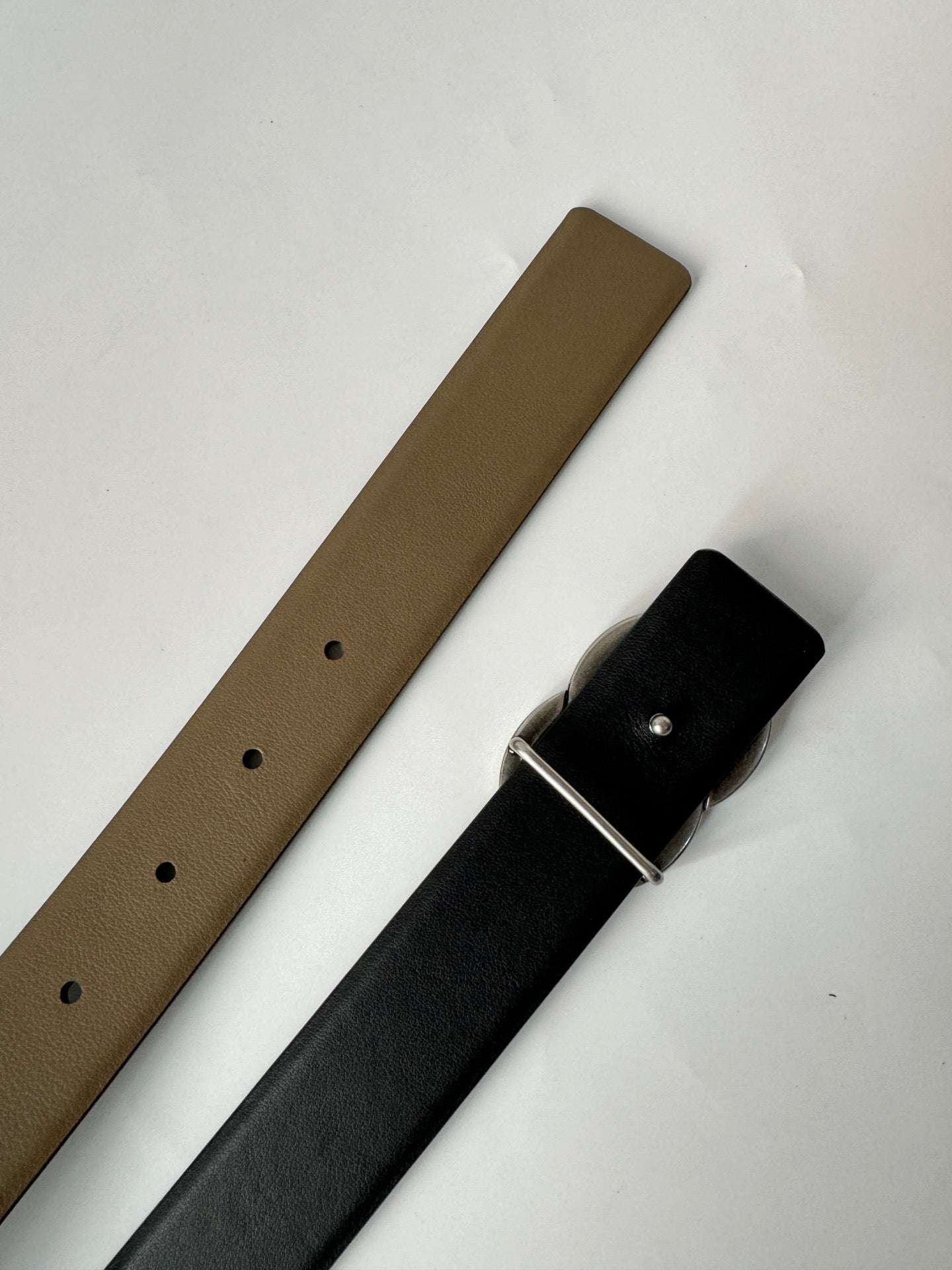 New Cha~nel imported glossy calf leather 3cm soft and exquisite touch, simple and fashionable double-sided belt