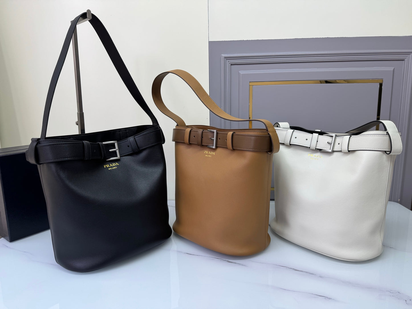 New Fashionable Exquisite PRADA buckle Women's Handheld & Crossbody Bag