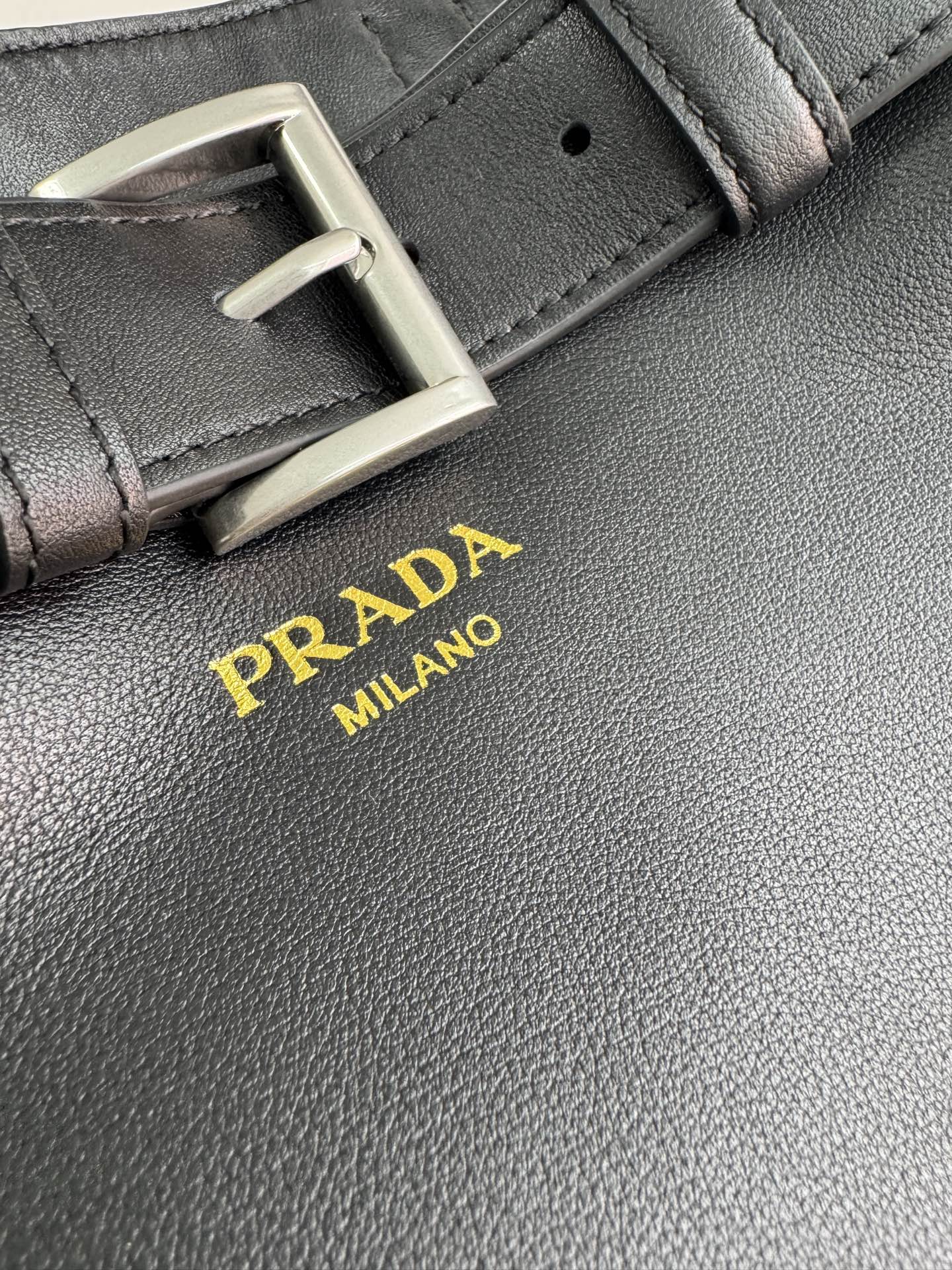 New Fashionable Exquisite PRADA buckle Women's Handheld & Crossbody Bag