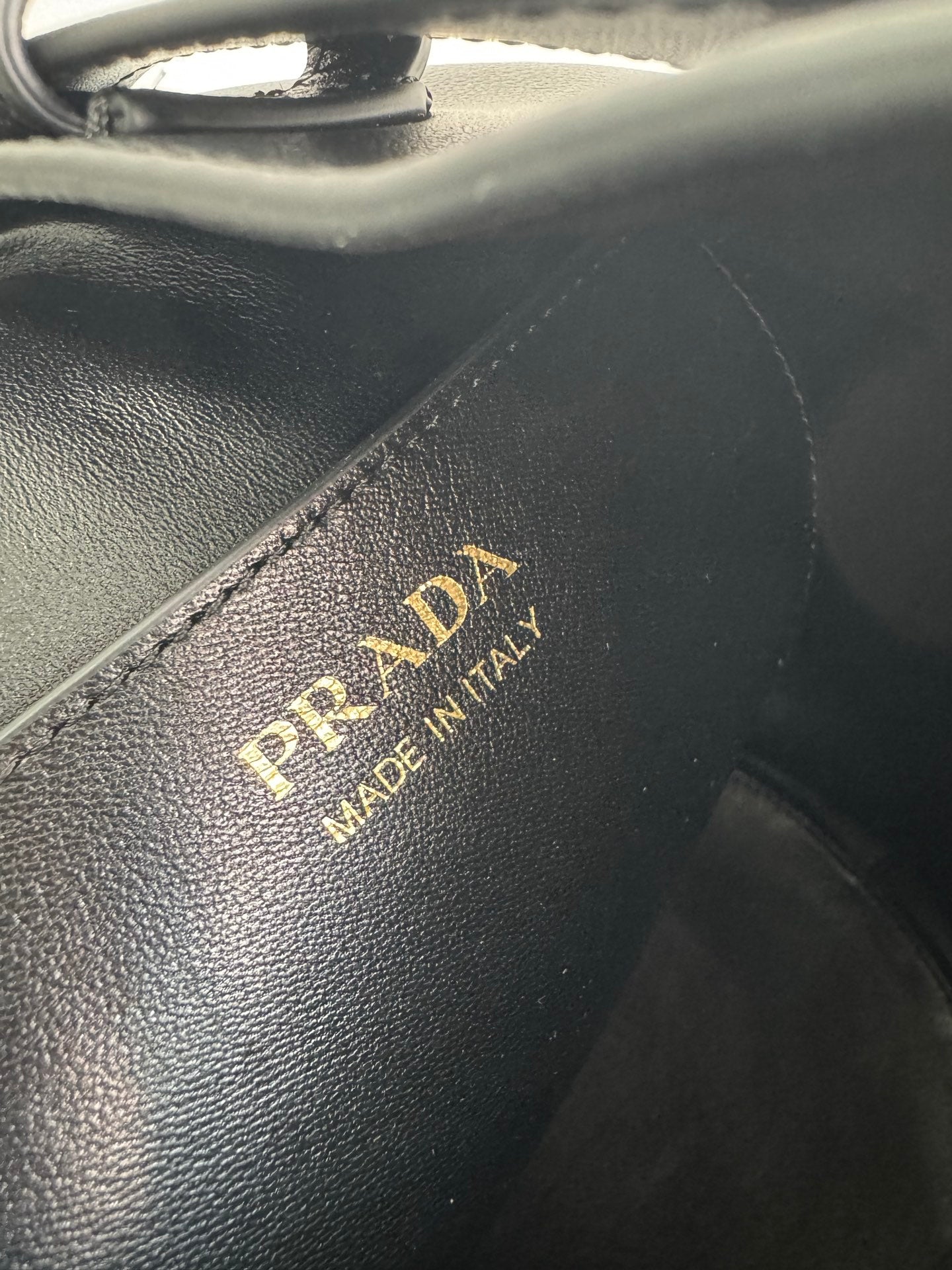 New Fashionable Exquisite PRADA buckle Women's Handheld & Crossbody Bag