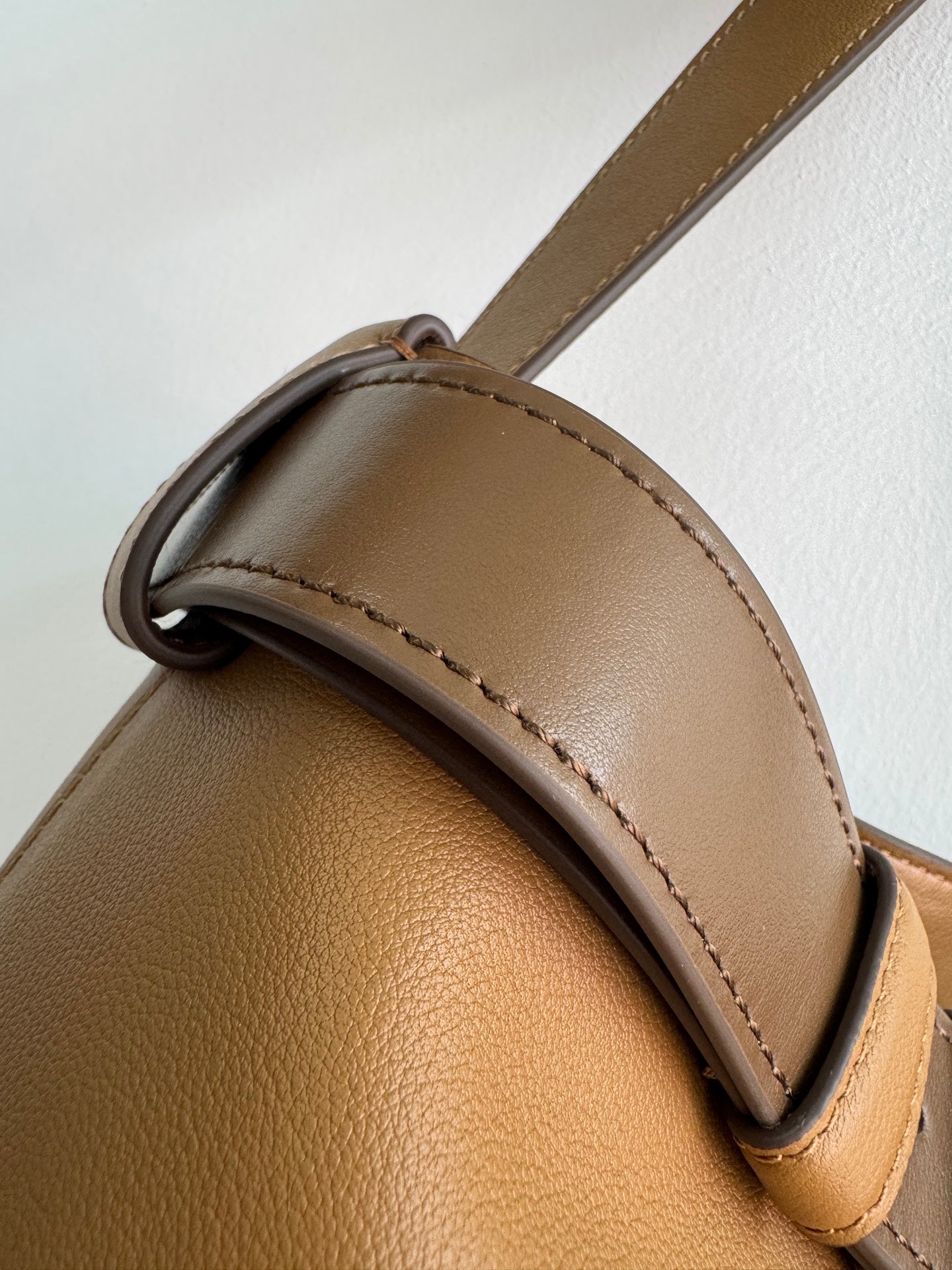 New Fashionable Exquisite PRADA buckle Women's Handheld & Crossbody Bag