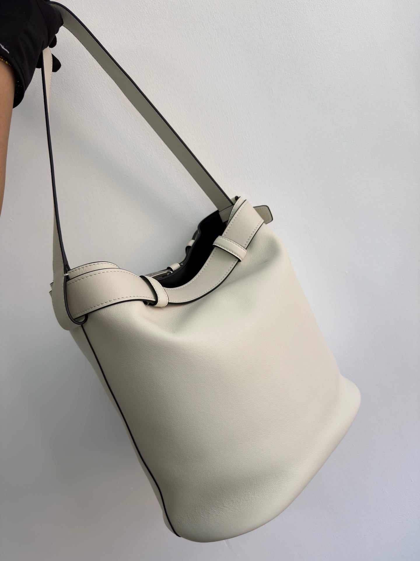 New Fashionable Exquisite PRADA buckle Women's Handheld & Crossbody Bag