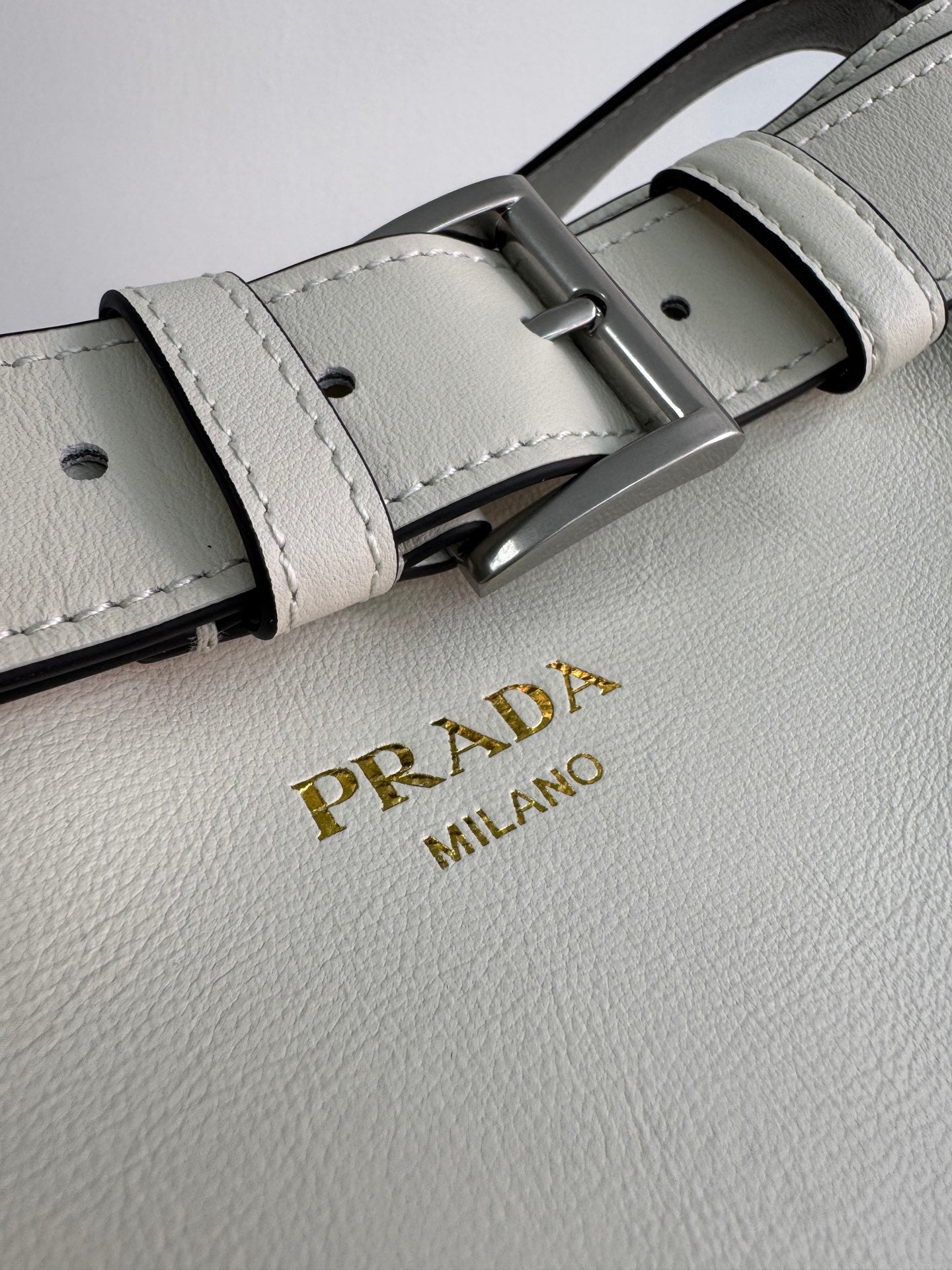 New Fashionable Exquisite PRADA buckle Women's Handheld & Crossbody Bag