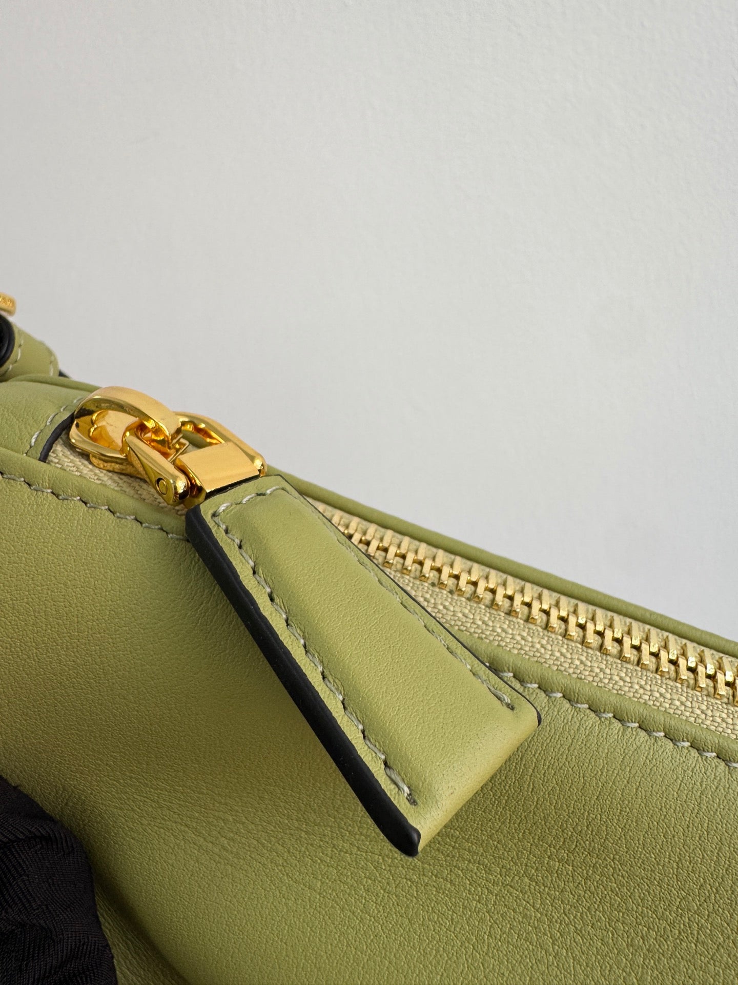 New Fashion Exquisite PRADA  Women's Handheld and Crossbody Bag