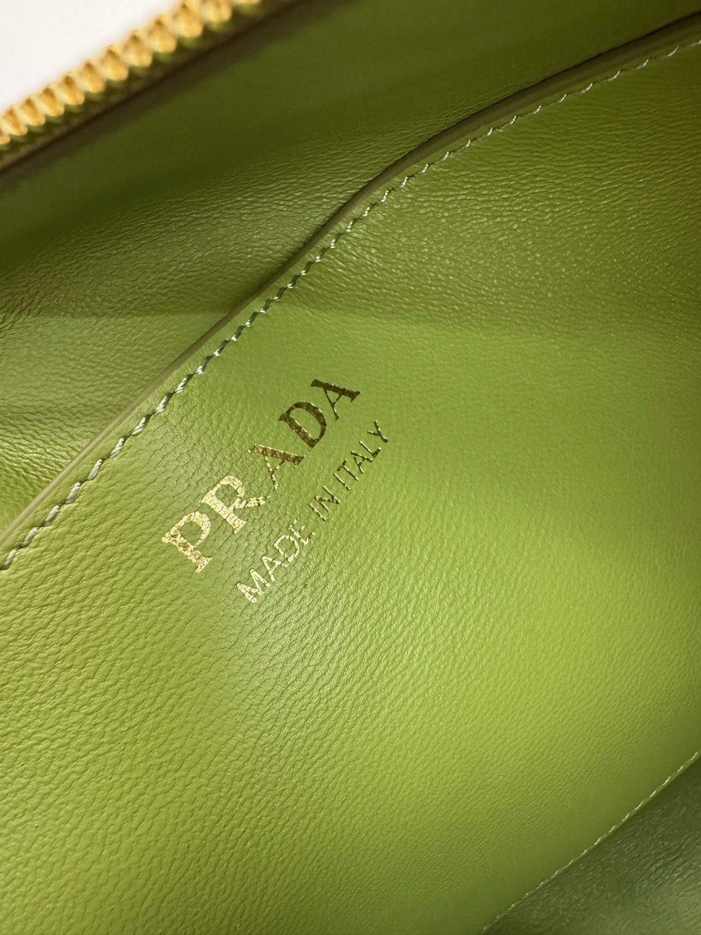 New Fashion Exquisite PRADA  Women's Handheld and Crossbody Bag