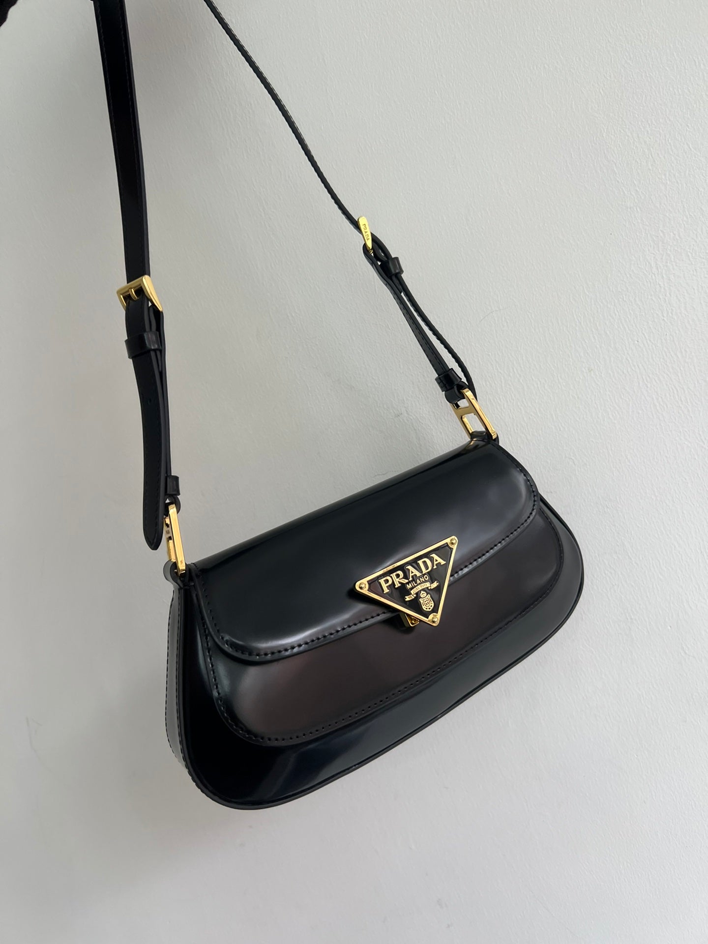 New Fashion Exquisite PRADA  Women's Handheld and Crossbody Bag