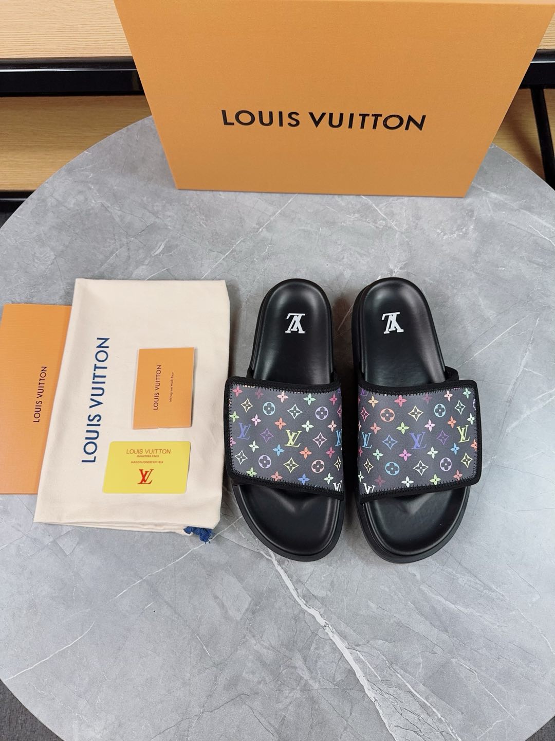 New luxury fashion Ladies' flat bottomed anti-skid slippers