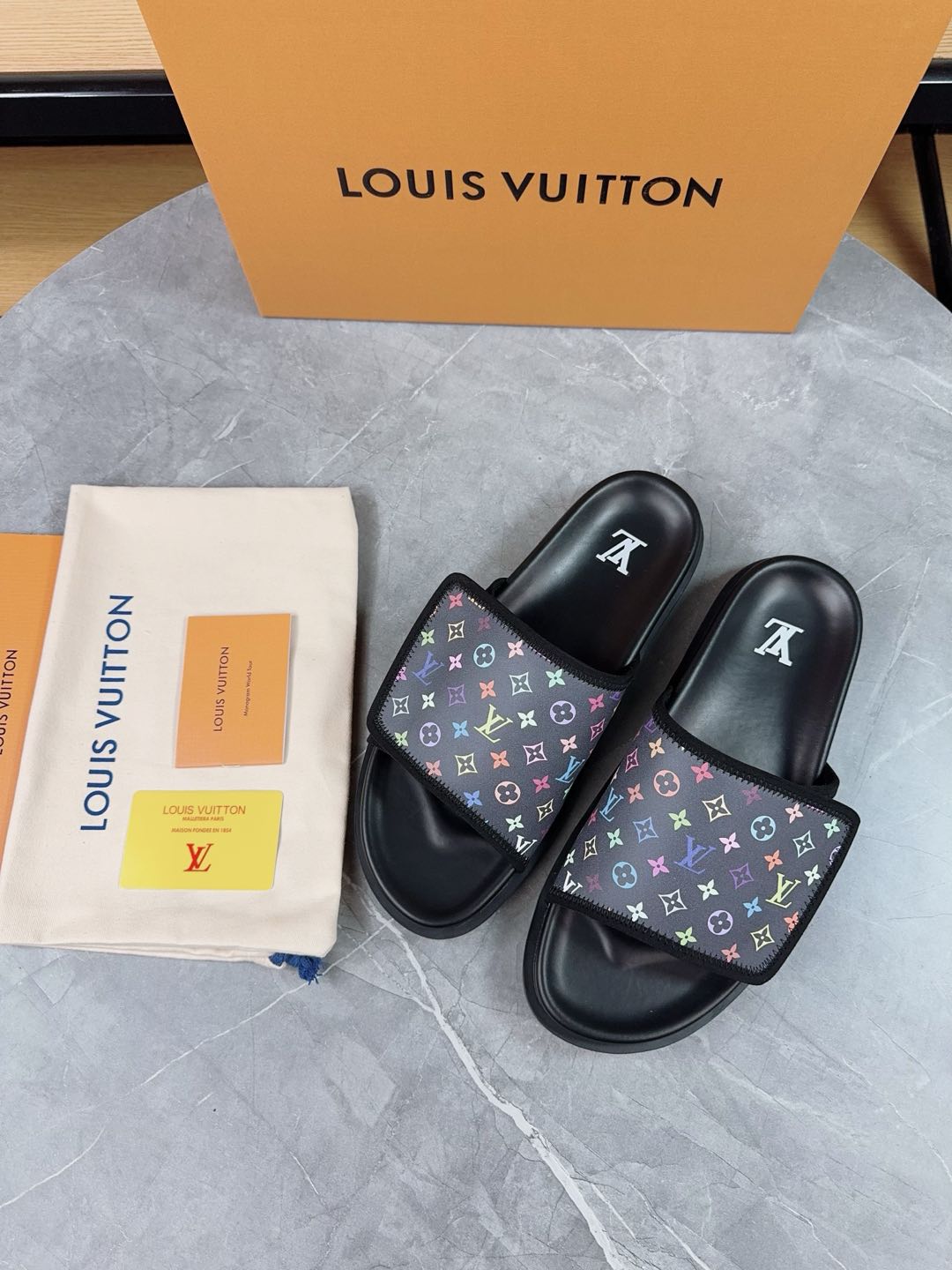 New luxury fashion Ladies' flat bottomed anti-skid slippers