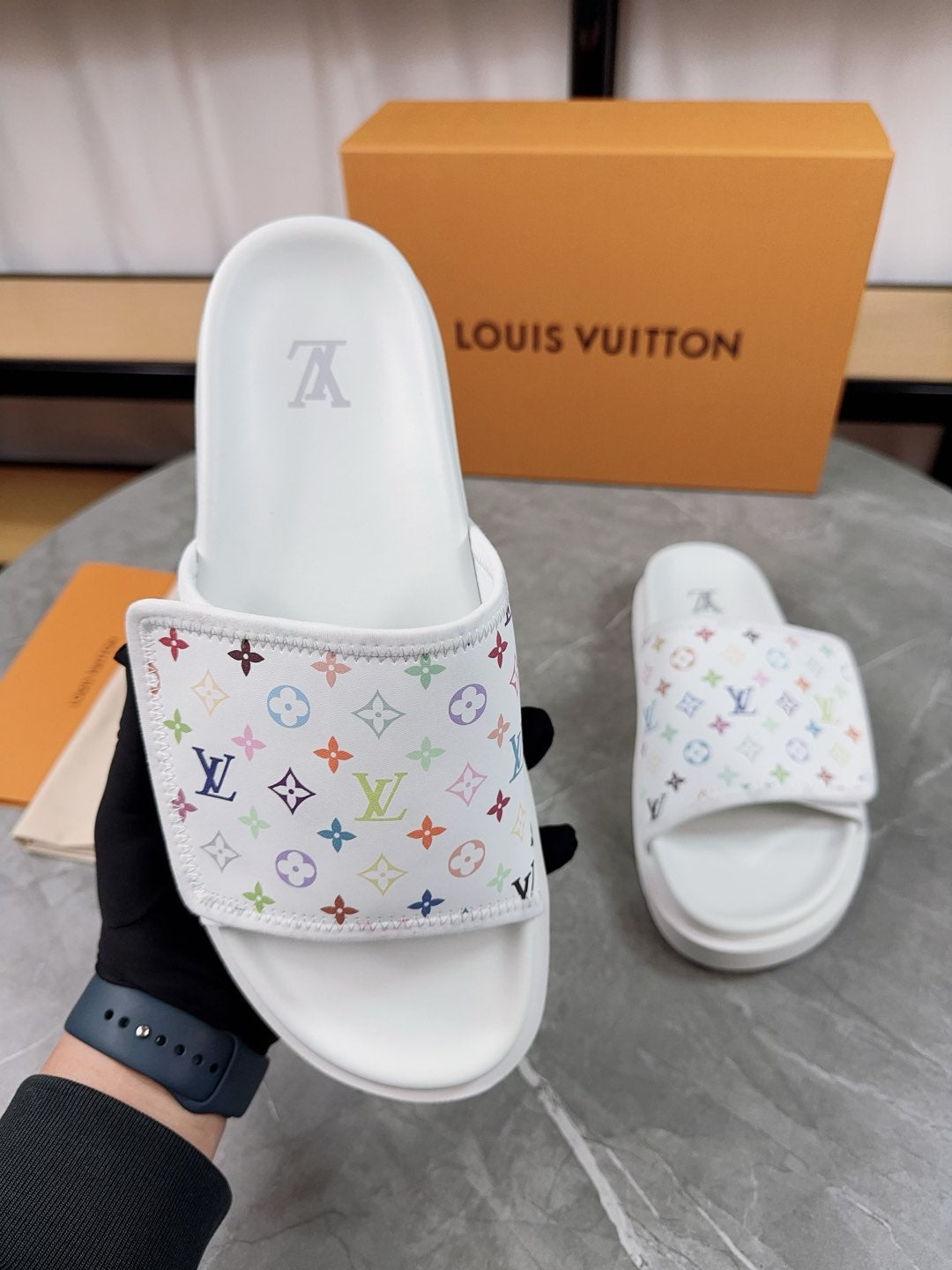 New luxury fashion Ladies' flat bottomed anti-skid slippers