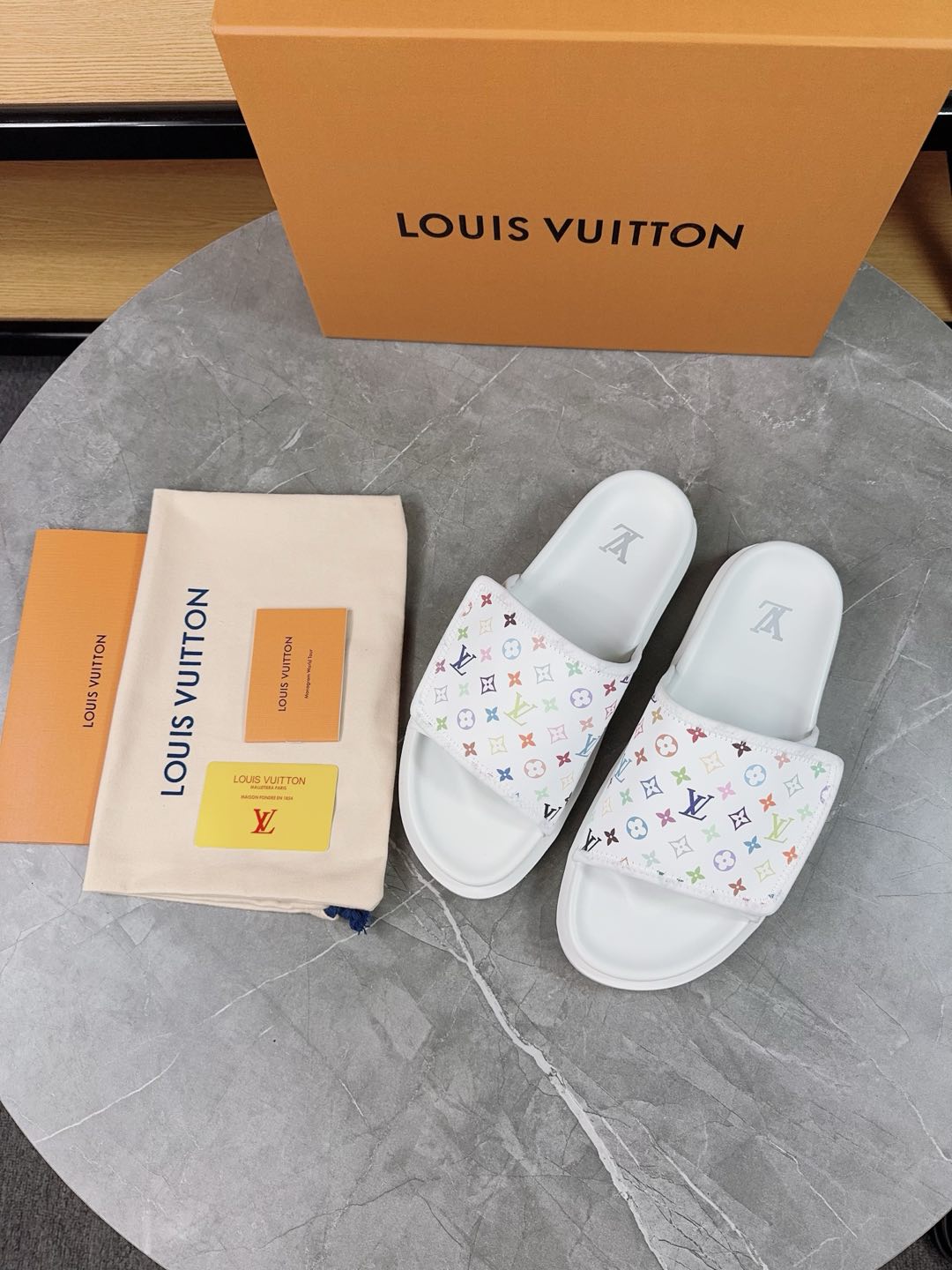New luxury fashion Ladies' flat bottomed anti-skid slippers