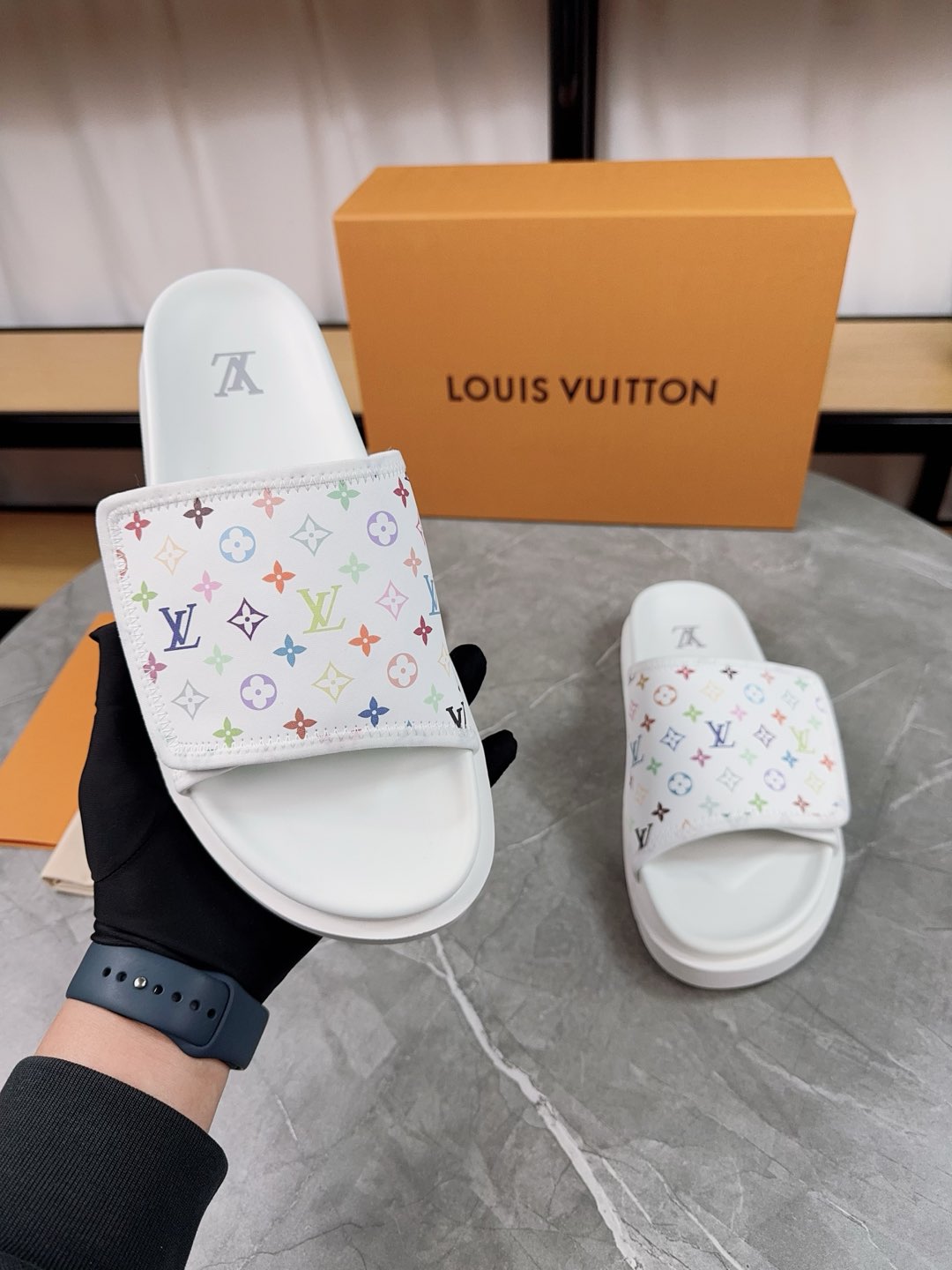New luxury fashion Ladies' flat bottomed anti-skid slippers
