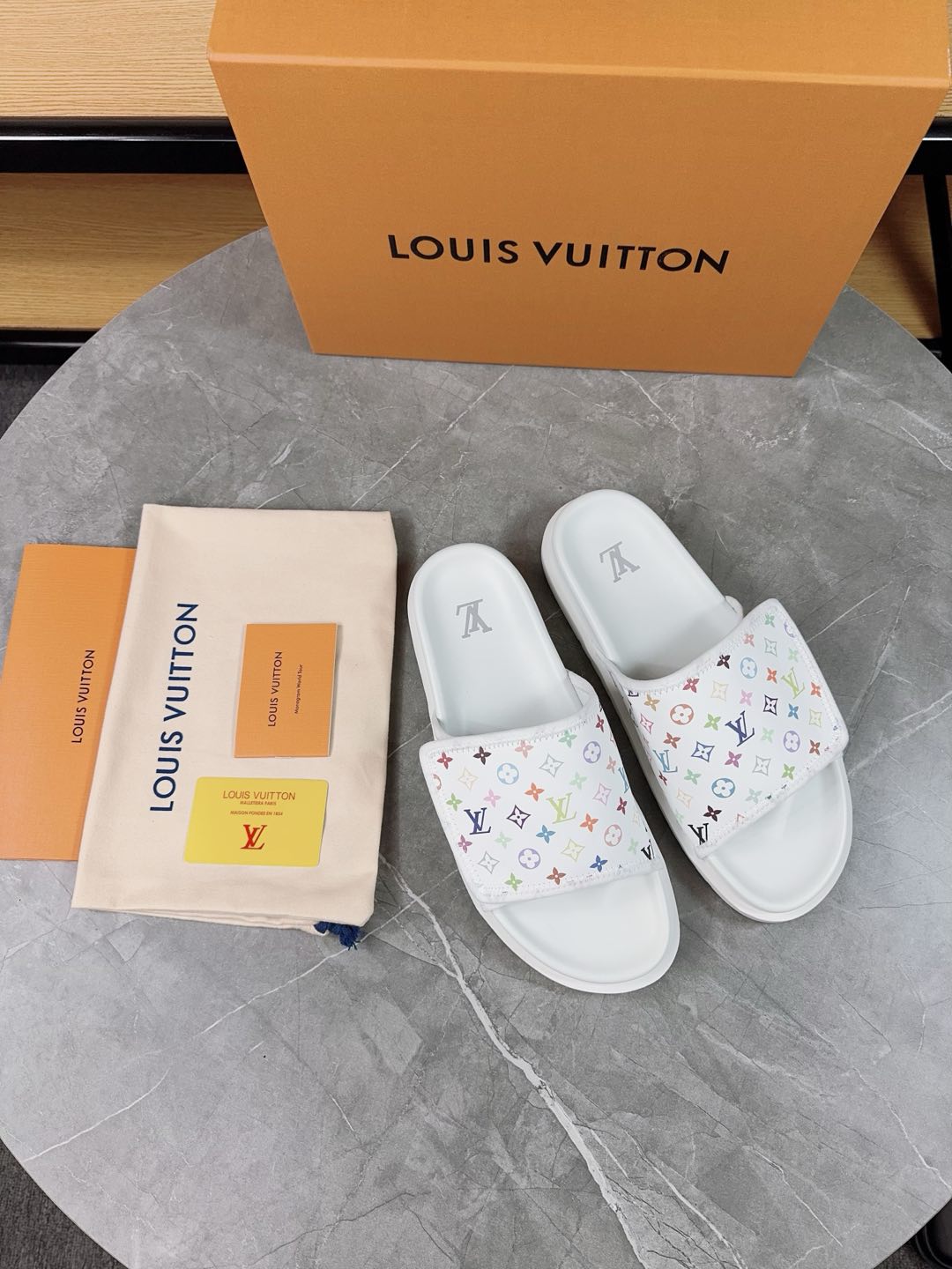 New luxury fashion Ladies' flat bottomed anti-skid slippers