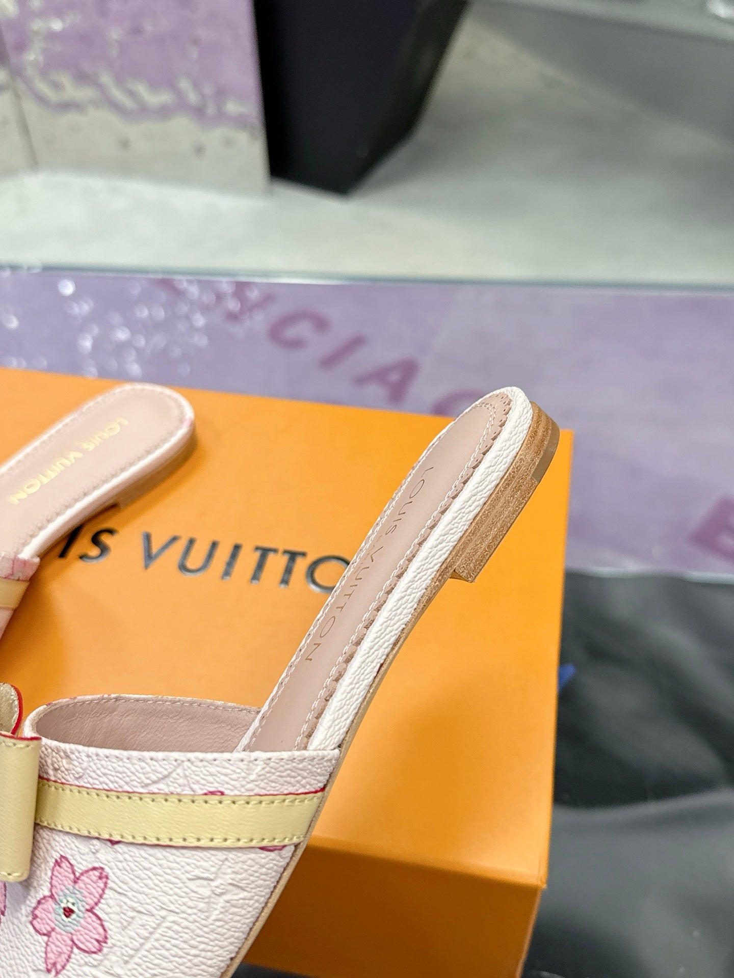 New luxury fashion Ladies' high-heeled sandals