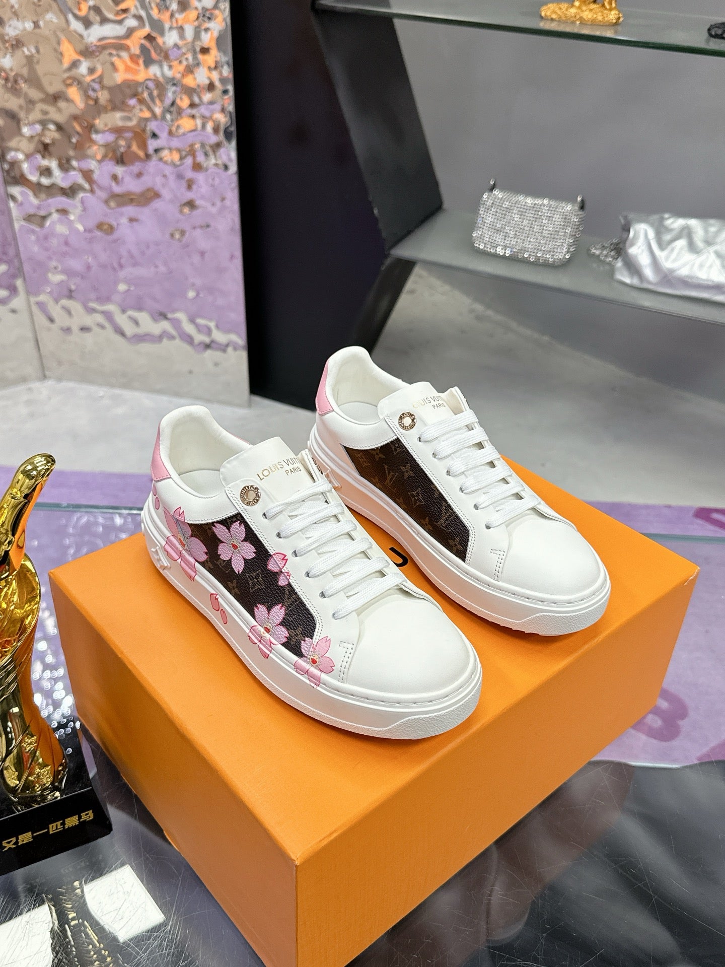 New luxury fashion Time Out Sneakers