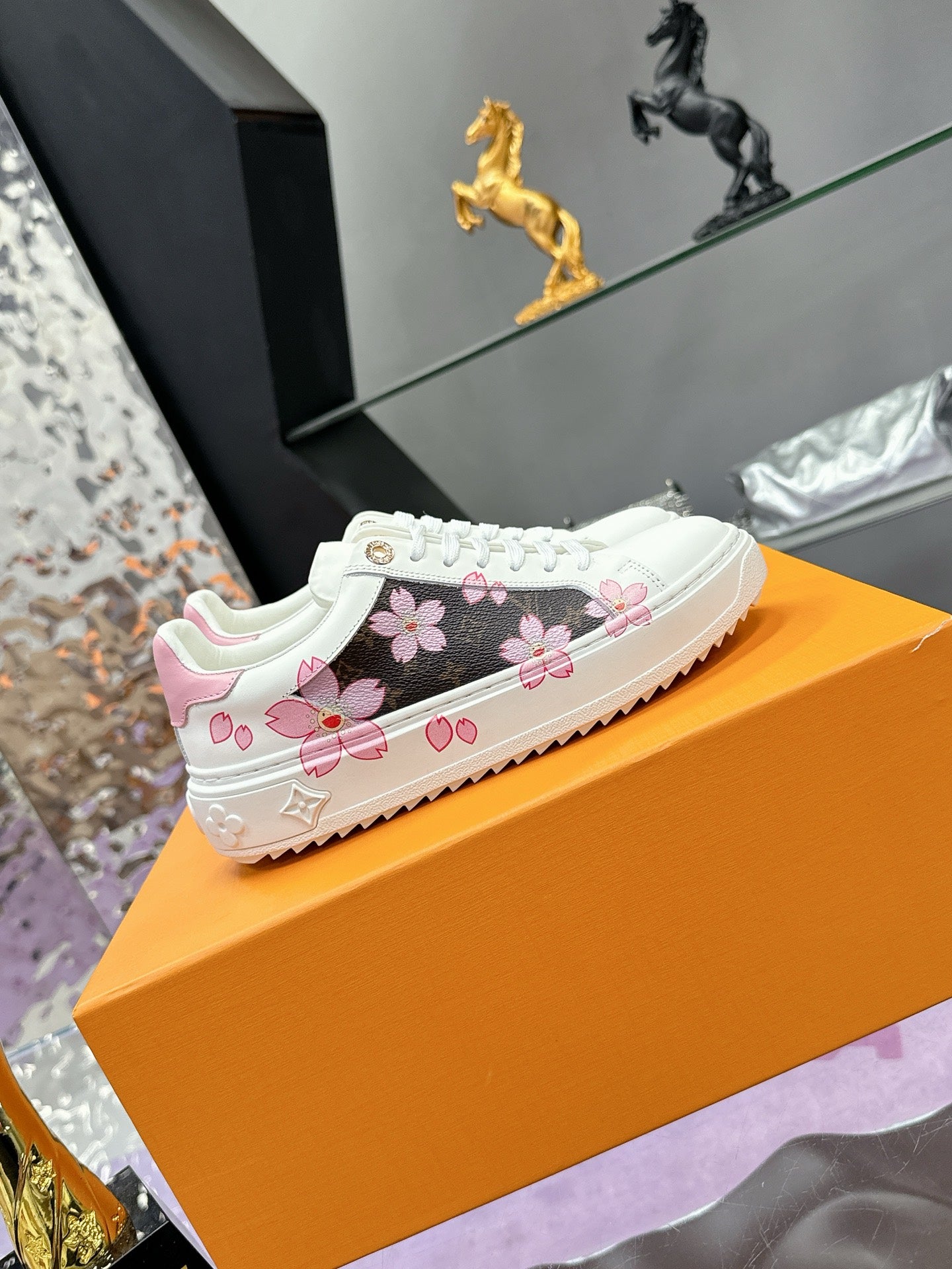 New luxury fashion Time Out Sneakers