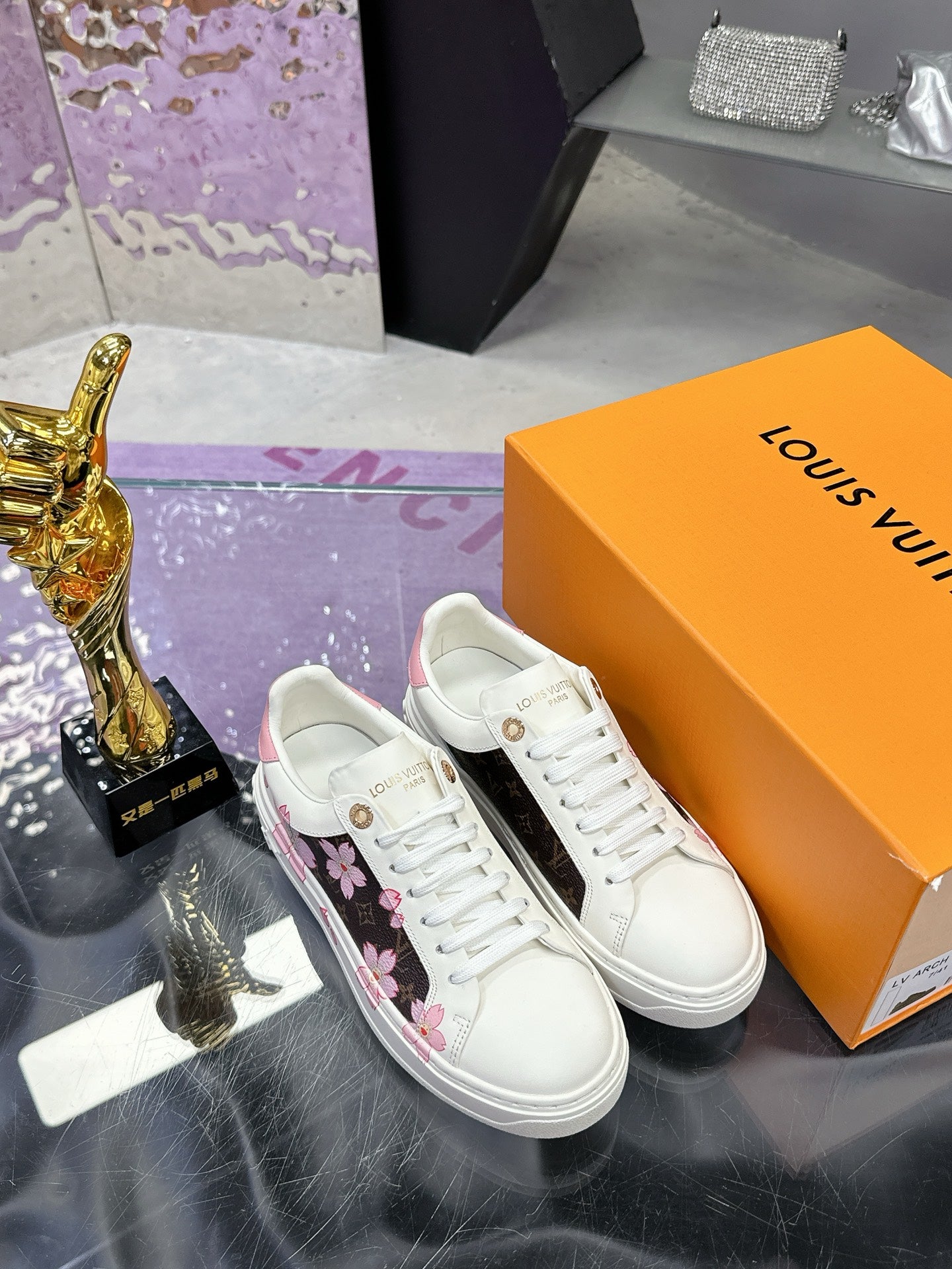 New luxury fashion Time Out Sneakers