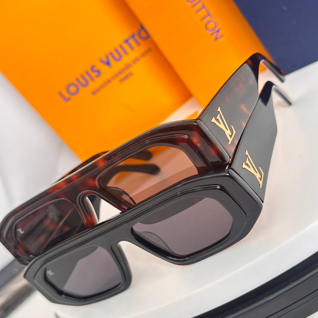 New Fashionable, Elegant, Comfortable, Lightweight, Exquisite  Sunglasses