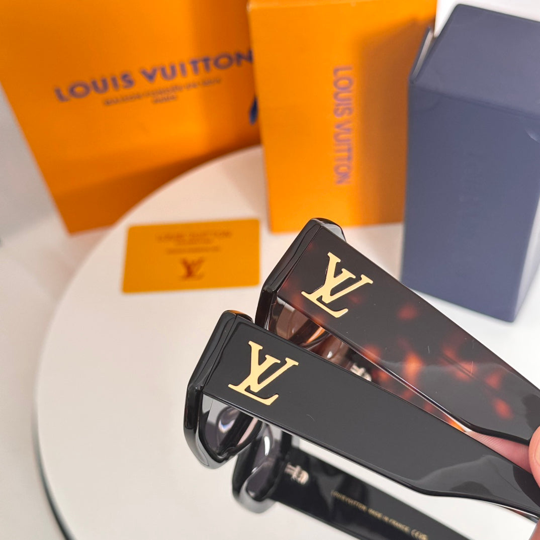 New Fashionable, Elegant, Comfortable, Lightweight, Exquisite  Sunglasses