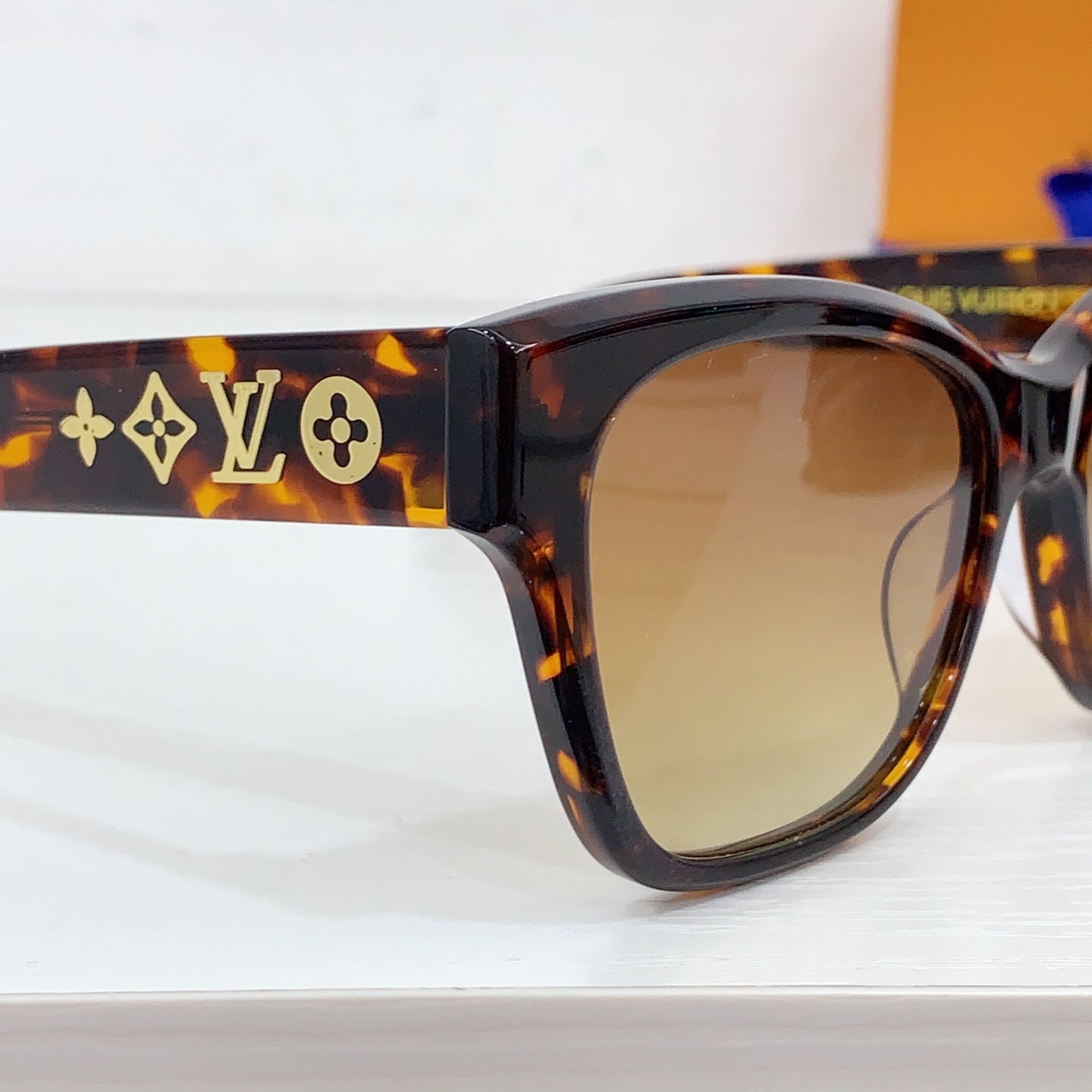 New Fashionable, Elegant, Comfortable, Lightweight, Exquisite  Sunglasses