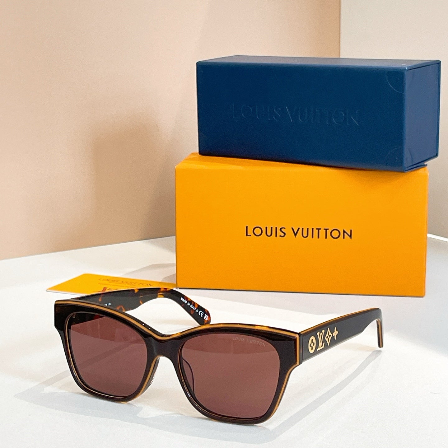 New Fashionable, Elegant, Comfortable, Lightweight, Exquisite  Sunglasses
