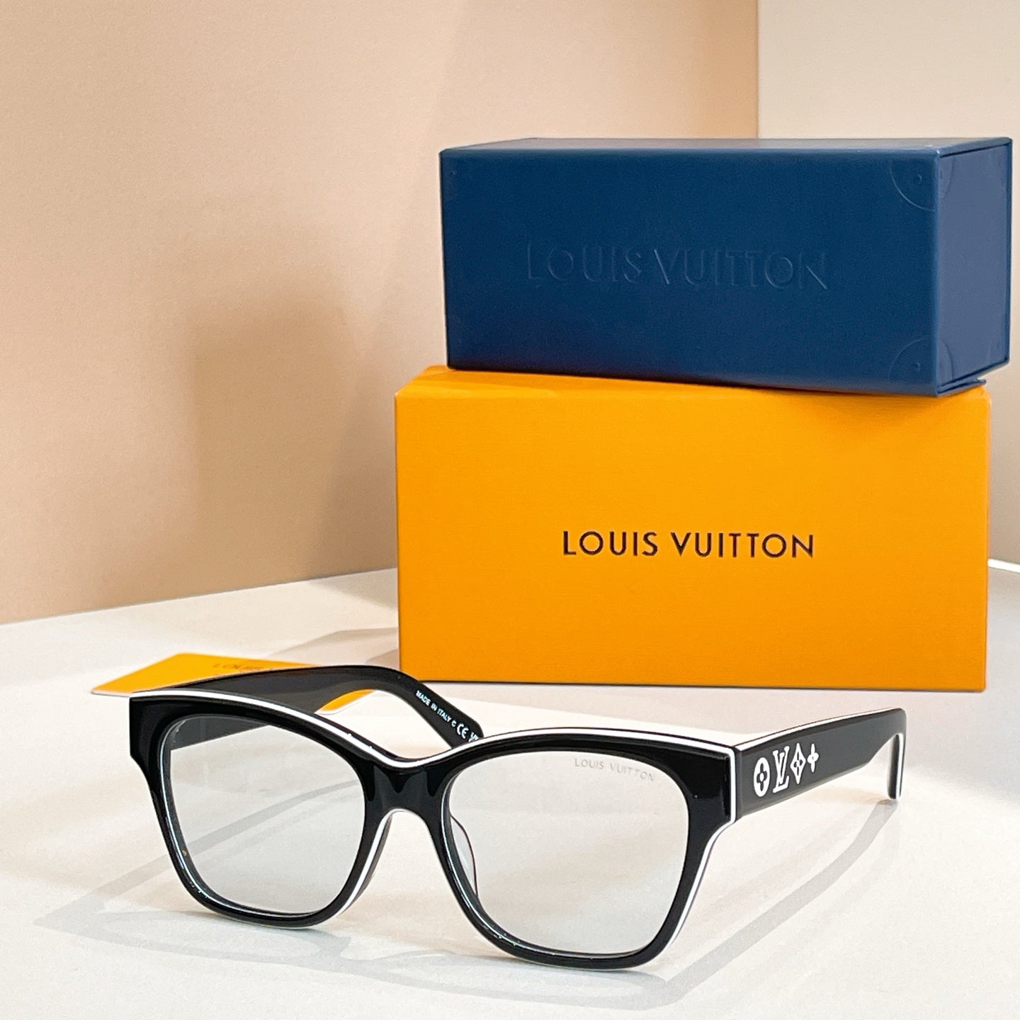 New Fashionable, Elegant, Comfortable, Lightweight, Exquisite  Sunglasses