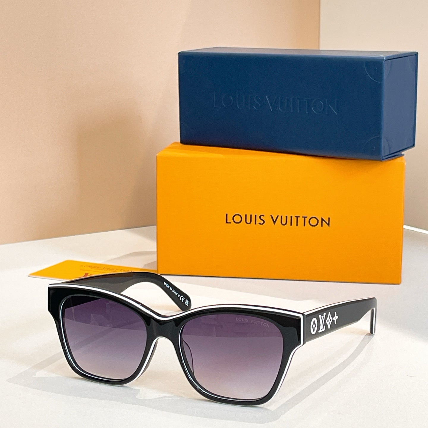 New Fashionable, Elegant, Comfortable, Lightweight, Exquisite  Sunglasses