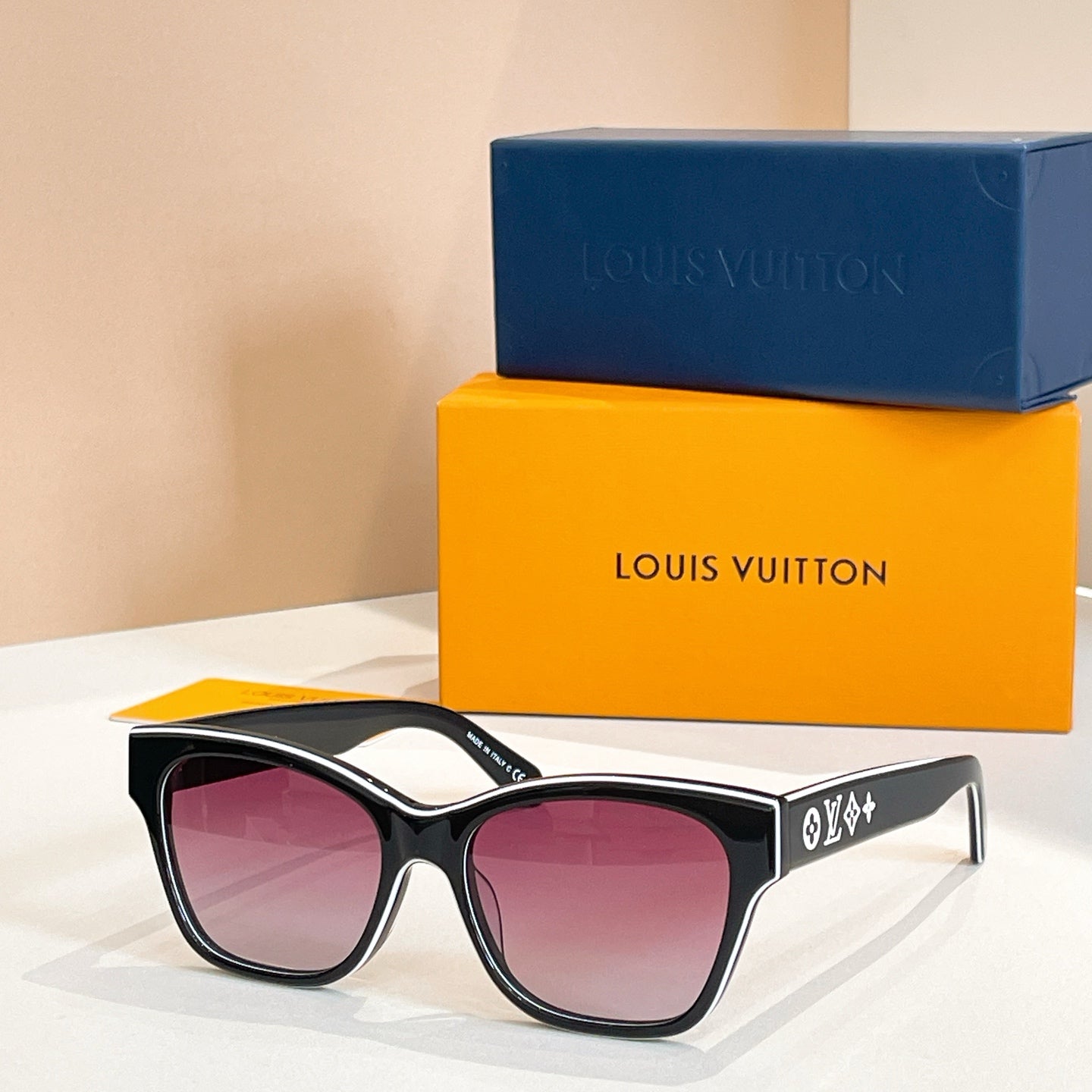 New Fashionable, Elegant, Comfortable, Lightweight, Exquisite  Sunglasses