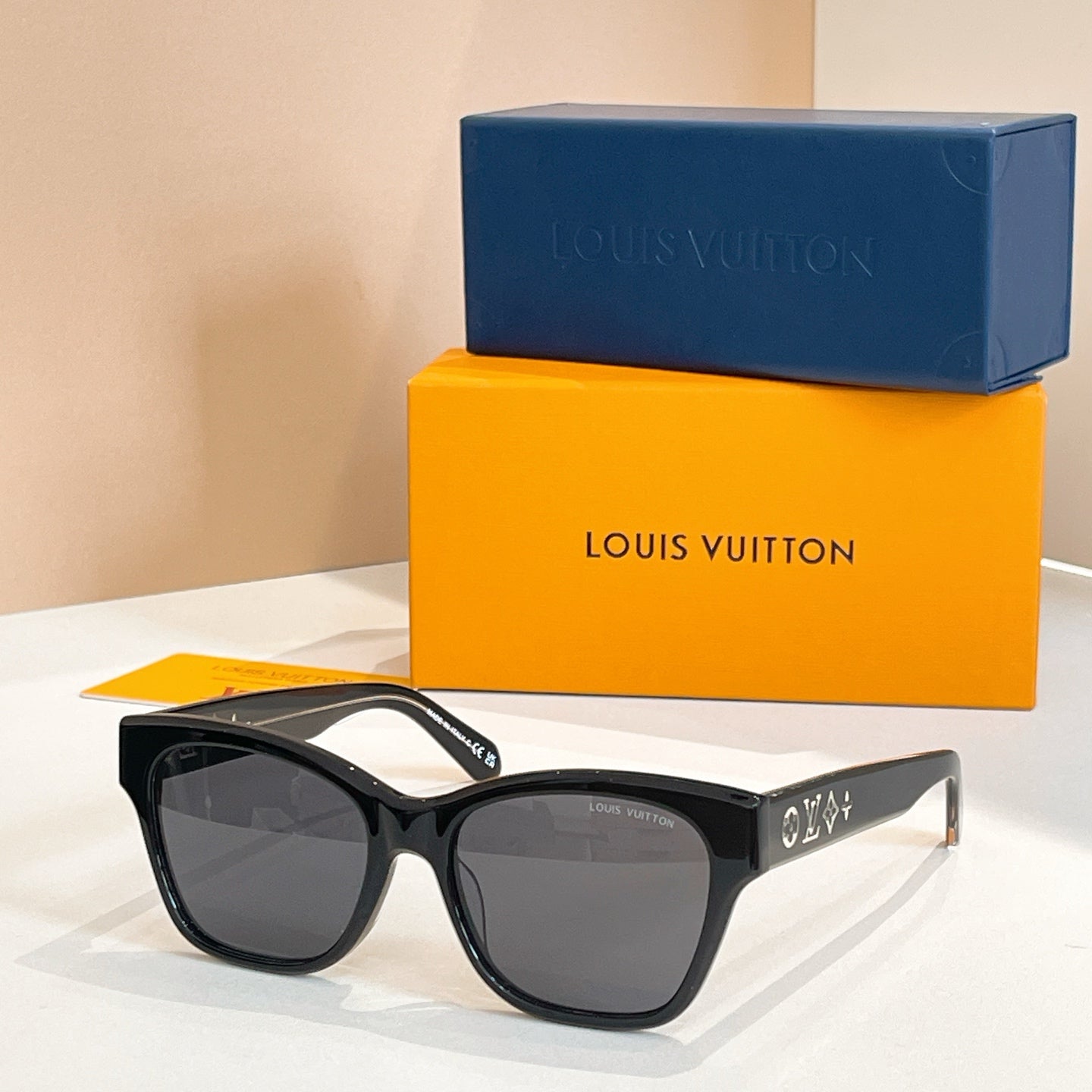 New Fashionable, Elegant, Comfortable, Lightweight, Exquisite  Sunglasses
